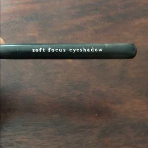 Bare Escentuals Makeup - Soft Focus Eyeshadow Brush Bare Escentuals Makeup - Soft Focus Eyeshadow Brush